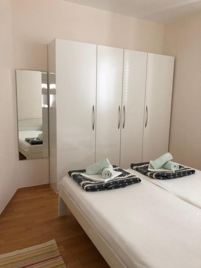 Apartments Irena Водице Екстериор снимка
